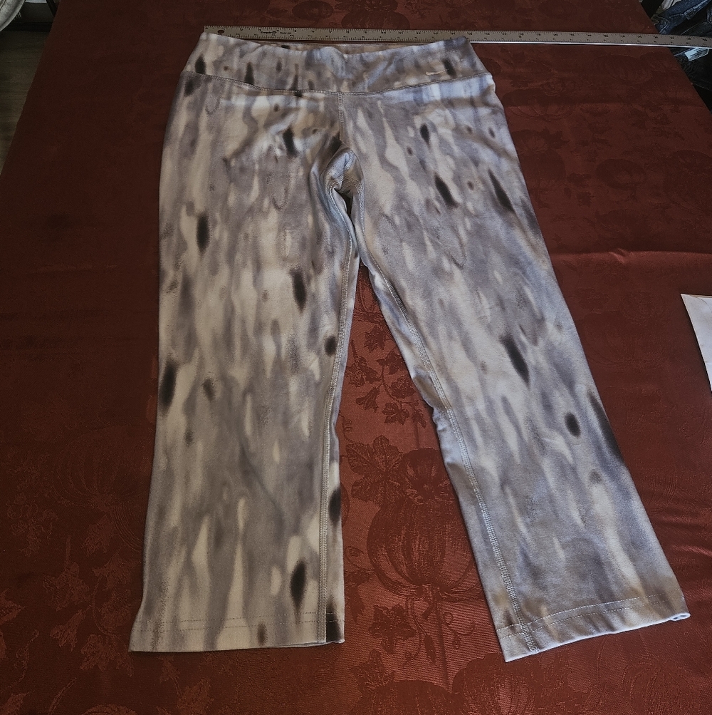 Nike Dri Fit Capri's Large